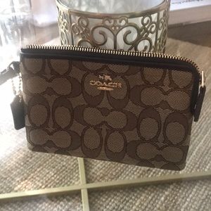Brand new Coach wristlet🤎